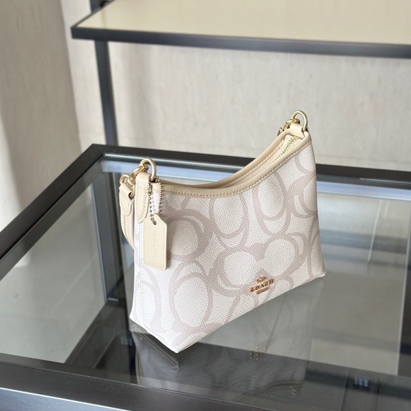 Coach Cream Shoulder Bag - Picture 8 of 9